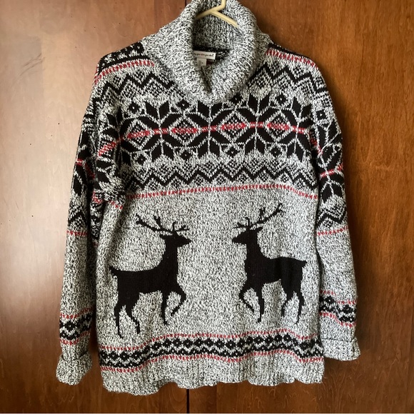 Wearing Your heart on Your Sleeve Sweaters - Turtleneck knit sweater deer pattern wool blend gray black and red